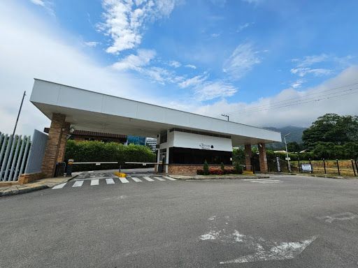 Casa en arriendo Santander Piedecuesta Br Paseo Cataluña 450 m2 Habitaciones 7 Baños 9 Garajes 5 Precio $12700000