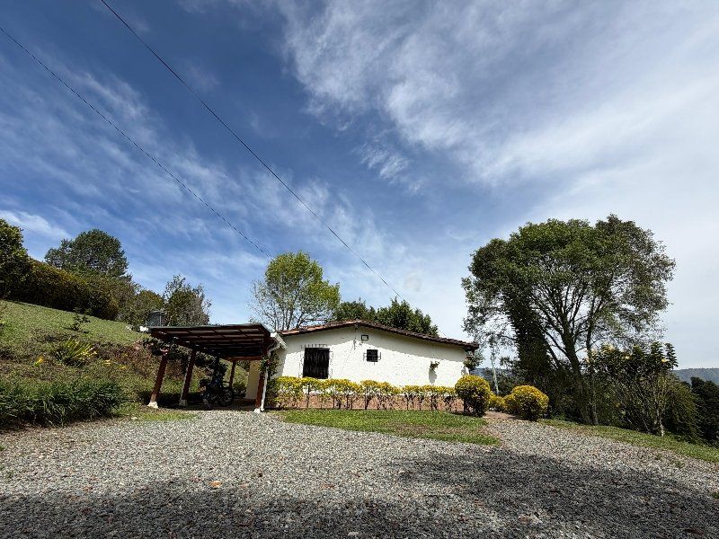 Finca en arriendo Antioquia Guarne Centro 6200 m2 Habitaciones 3 Baños 3 Garajes 0 Precio $4500000