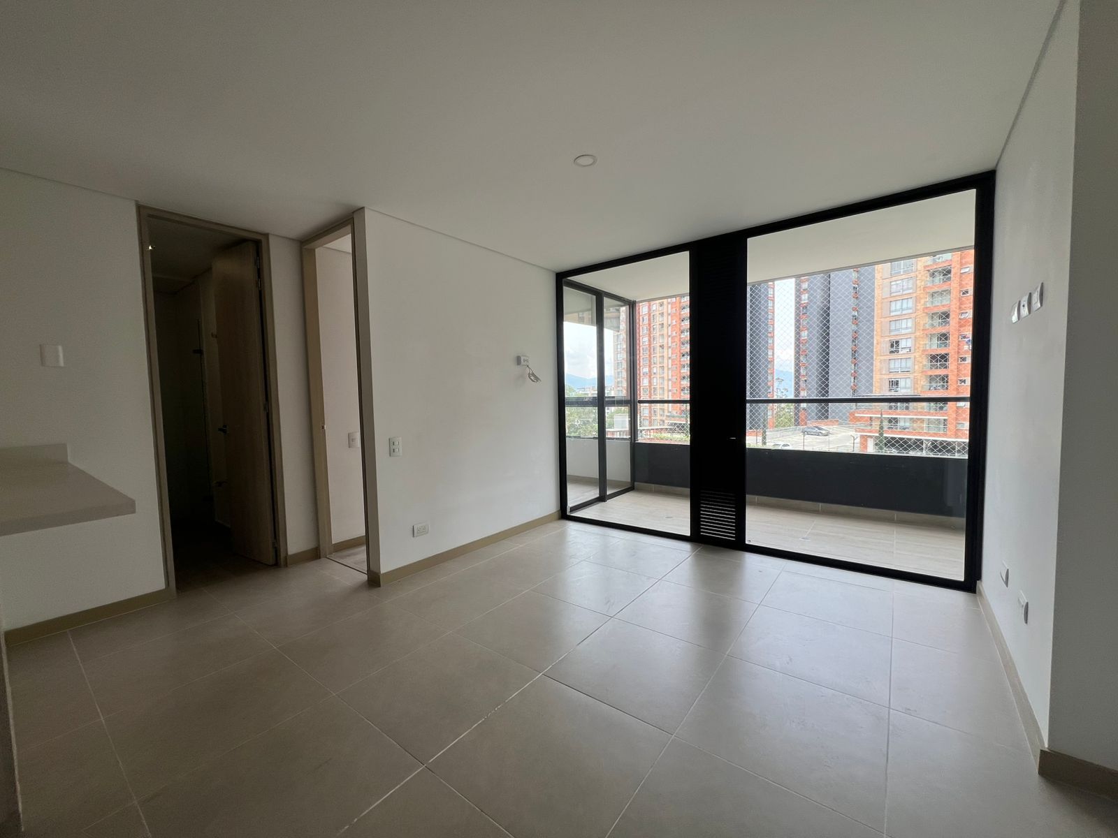 Apartamento en arriendo o venta Antioquia Envigado La Mesa 74 m2 Habitaciones 2 Baños 2 Garajes 2 Precio venta $740000000 Precio arriendo $4550000