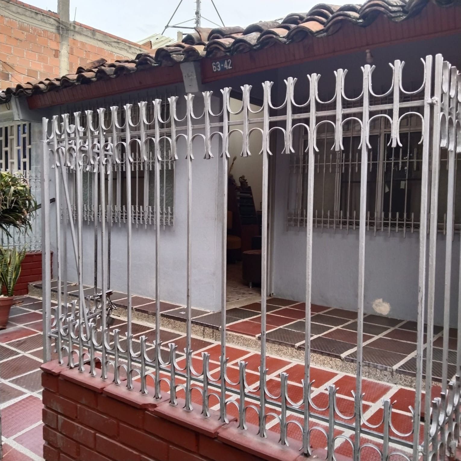 Casa en venta Valle Del Cauca Cali Los Guayacanes 90 m2 Habitaciones 4 Baños 2 Garajes 0 Precio $240000000