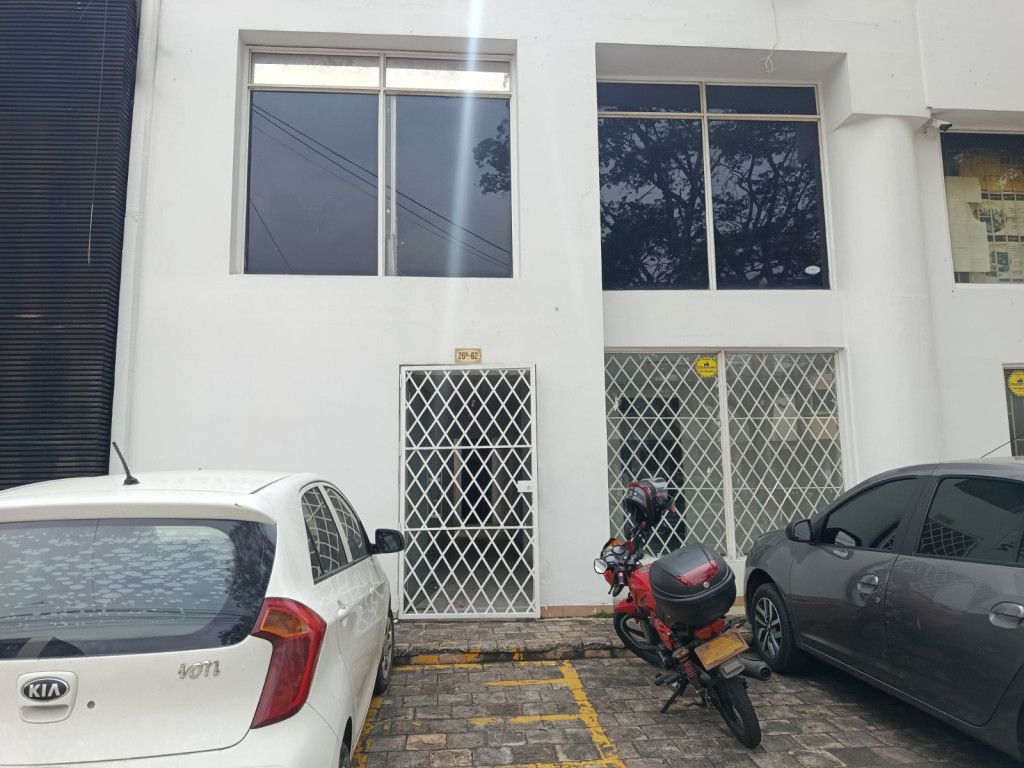 Oficina en arriendo Valle Del Cauca Cali Granada 360 m2 Habitaciones 0 Baños 3 Garajes 4 Precio $6000000