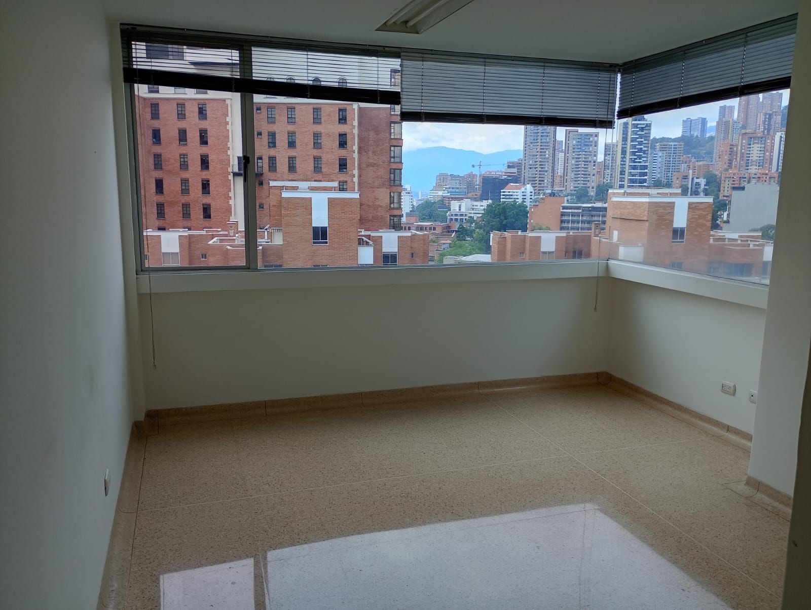 Consultorio en arriendo Antioquia Medellín La Florida 32 m2 Habitaciones 0 Baños 1 Garajes 1 Precio $4600000