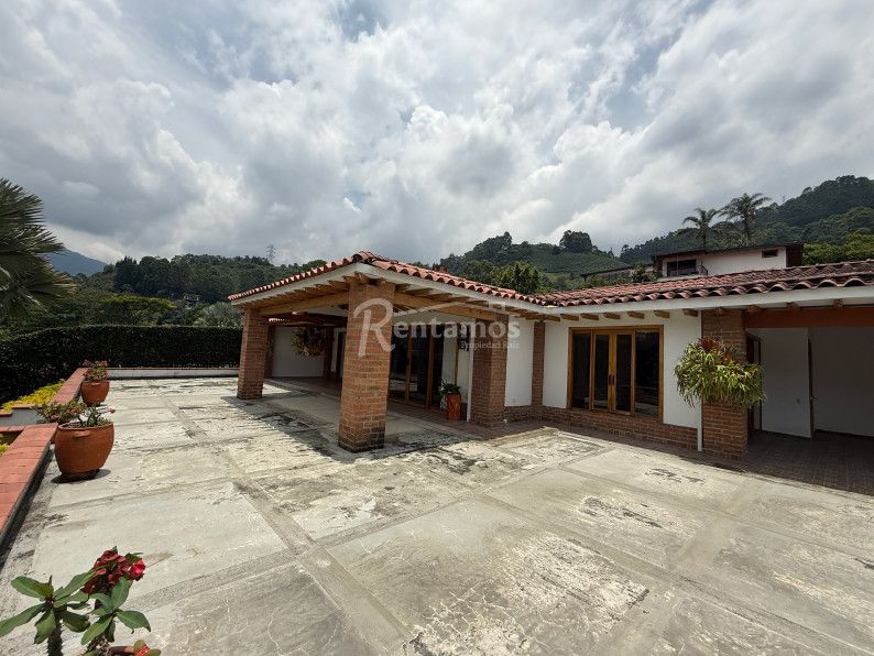 Casa en arriendo Antioquia Envigado San Rafael 320 m2 Habitaciones 3 Baños 3 Garajes 3 Precio $12000000