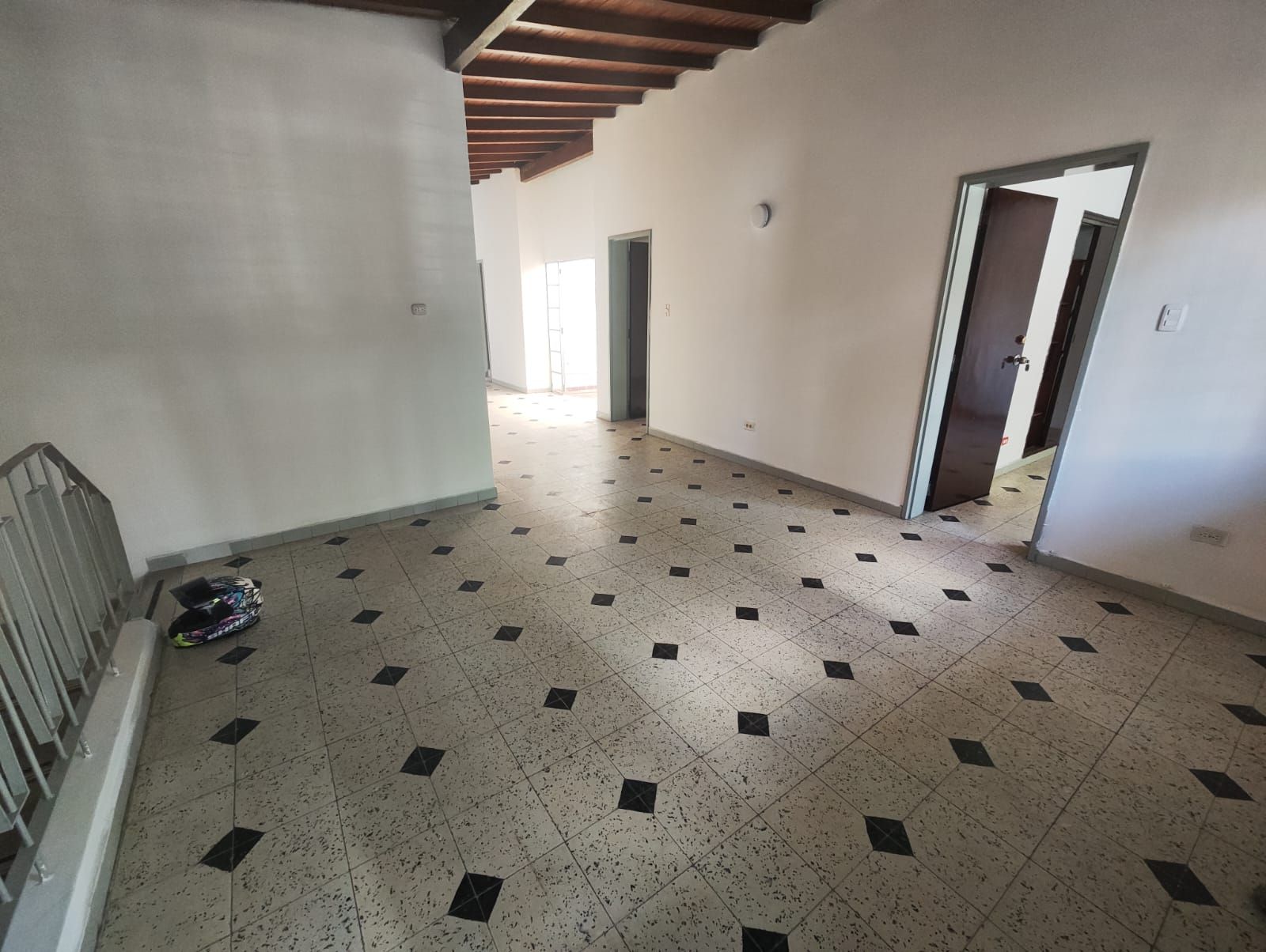 Casa en arriendo Antioquia Medellín San Joaquin 300 m2 Habitaciones 5 Baños 2 Garajes 0 Precio $9000000