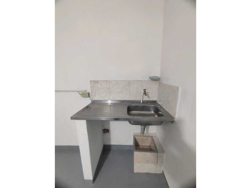 Local en arriendo Antioquia Medellín Enciso 30 m2 Habitaciones 0 Baños 1 Garajes 0 Precio $800000