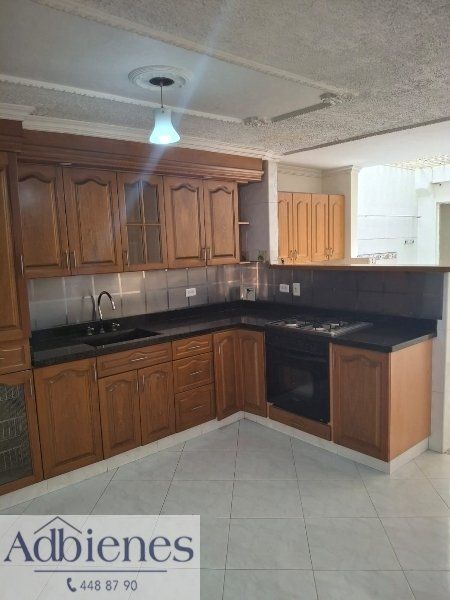 Casa en arriendo Antioquia Medellín La Castellana 300 m2 Habitaciones 4 Baños 5 Garajes 0 Precio $6500000