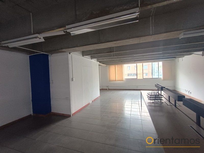 Bodega en arriendo Antioquia Envigado Primavera 300 m2 Habitaciones 0 Baños 4 Garajes 5 Precio $9500000