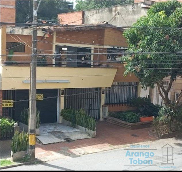 Casa en arriendo Antioquia Medellín Laureles 324 m2 Habitaciones 5 Baños 2 Garajes 1 Precio $12000000