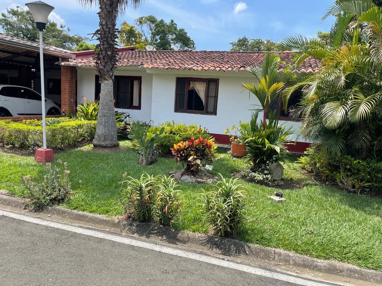Finca en arriendo Valle Del Cauca Jamundí Jamundí 318 m2 Habitaciones 5 Baños 5 Garajes 4 Precio $2700000