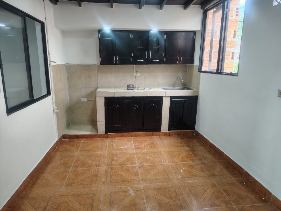 Apartamento en arriendo Antioquia Medellín La Milagrosa 60 m2 Habitaciones 3 Baños 1 Garajes 0 Precio $1500000