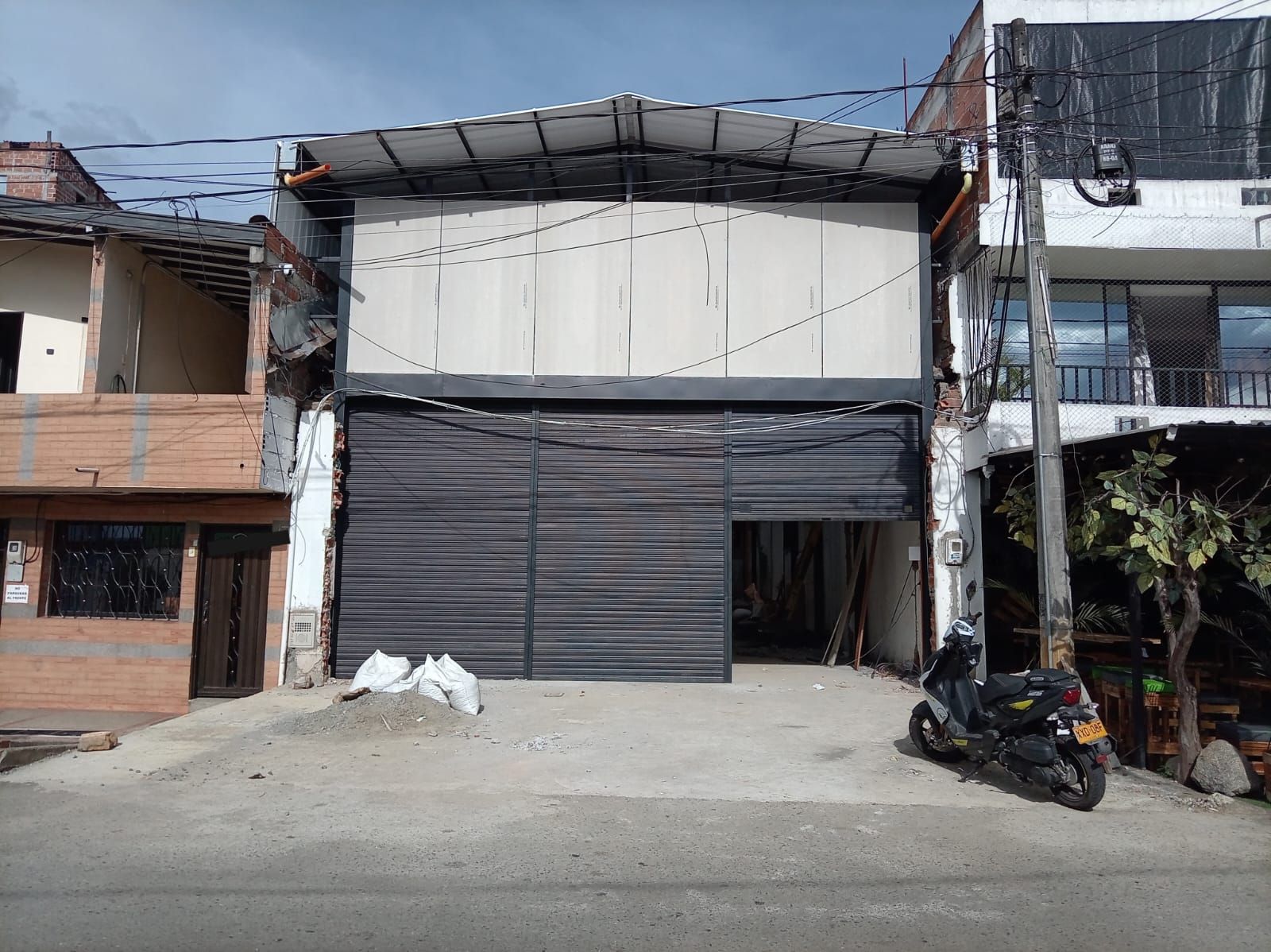 Bodega en arriendo Antioquia Medellín Calle Nueva 500 m2 Habitaciones 0 Baños 2 Garajes 3 Precio $8500000