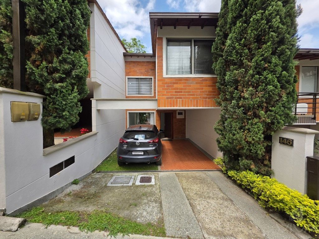 Casa en arriendo Antioquia Envigado El Esmeraldal 120 m2 Habitaciones 3 Baños 2 Garajes 2 Precio $7500000