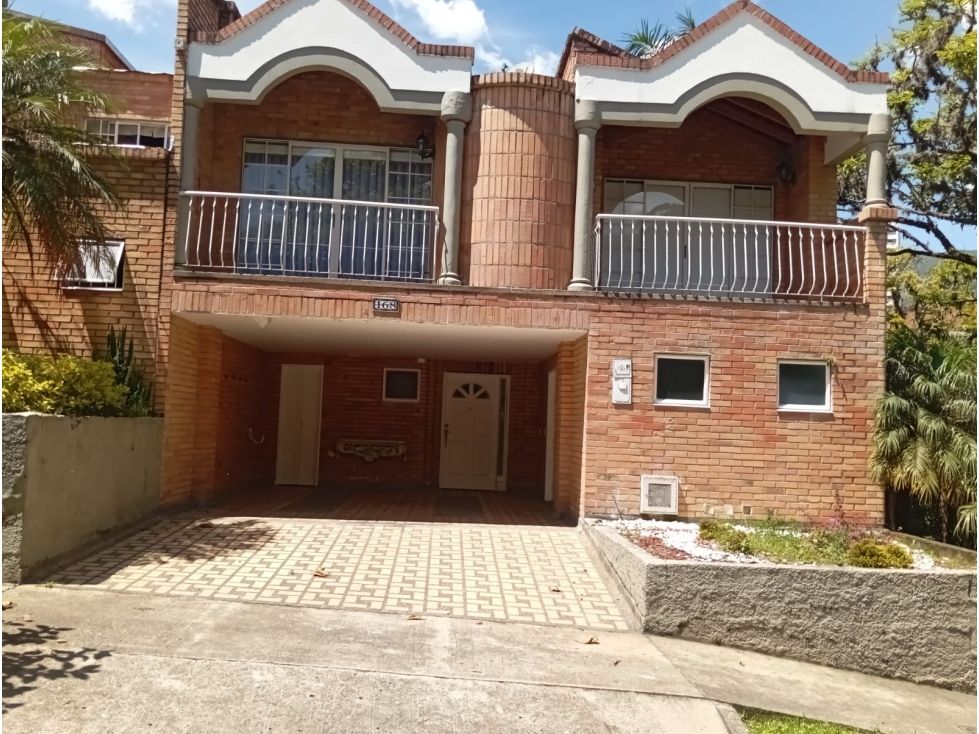 Casa en venta Antioquia Envigado Envigado 220 m2 Habitaciones 4 Baños 3 Garajes 2 Precio $1400000000