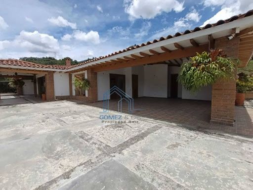 Casa en arriendo Antioquia Envigado Las Antillas 340 m2 Habitaciones 3 Baños 4 Garajes 3 Precio $12000000