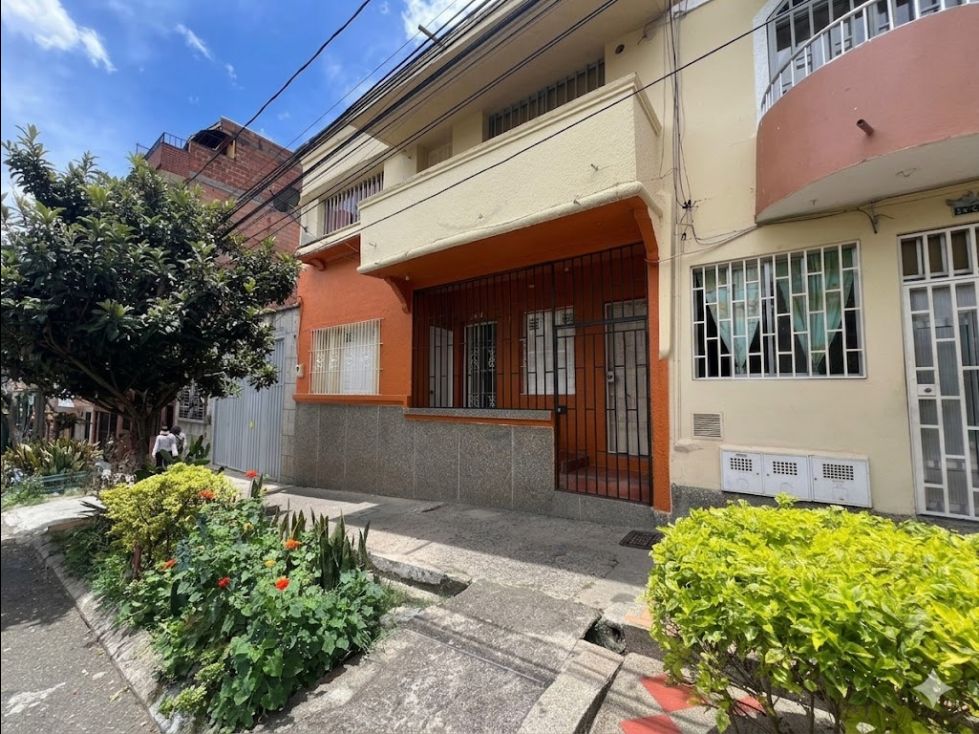 Casa en arriendo Antioquia Medellín Sucre 240 m2 Habitaciones 4 Baños 4 Garajes 0 Precio $4500000