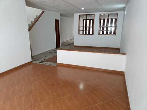 Casa en arriendo Cundinamarca Bogotá Normandia Occidental 250 m2 Habitaciones 3 Baños 4 Garajes 2 Precio $3900000