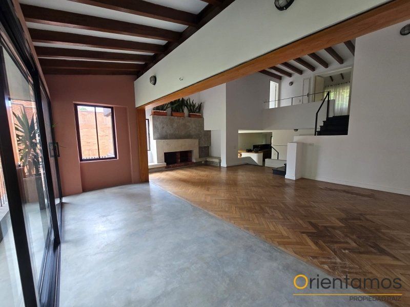 Apartamento en arriendo Antioquia Medellín La Linde 240 m2 Habitaciones 3 Baños 4 Garajes 2 Precio $7800000