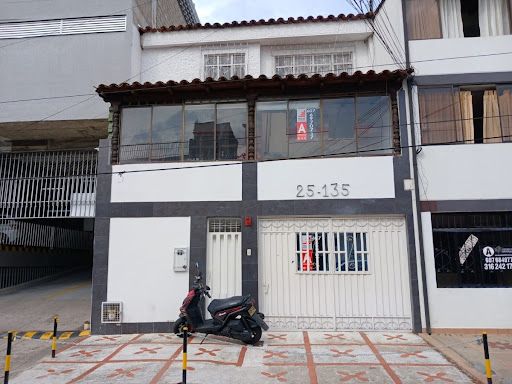 Casa en arriendo Santander Bucaramanga Diamante Ii Etapa 250 m2 Habitaciones 5 Baños 3 Garajes 1 Precio $3000000