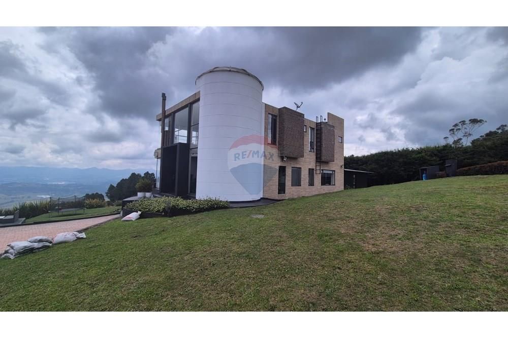 Casa en venta Cundinamarca Chía Cr Cerro Fuerte 490 m2 Habitaciones 3 Baños 5 Garajes 6 Precio $3000000000