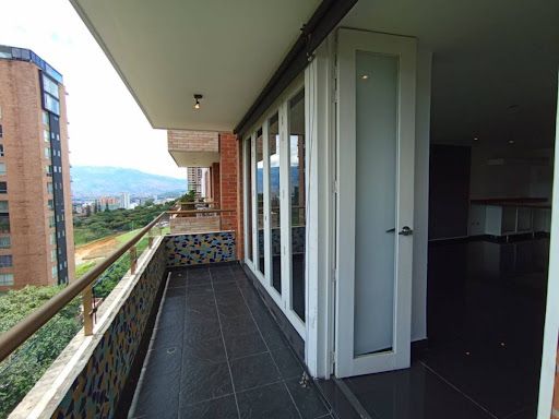 Apartaestudio en arriendo Antioquia Medellín El Castillo 80 m2 Habitaciones 1 Baños 2 Garajes 1 Precio $4200000