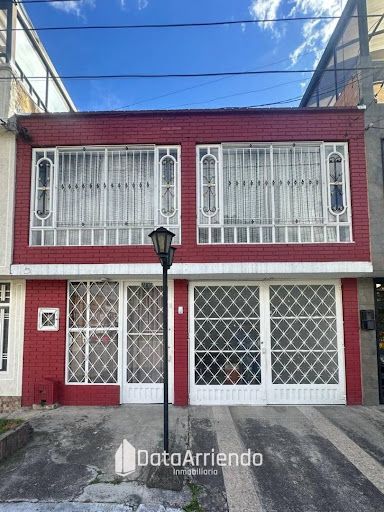 Casa en arriendo Cundinamarca Bogotá Glorieta De Las Américas 99 m2 Habitaciones 3 Baños 2 Garajes 1 Precio $3200000