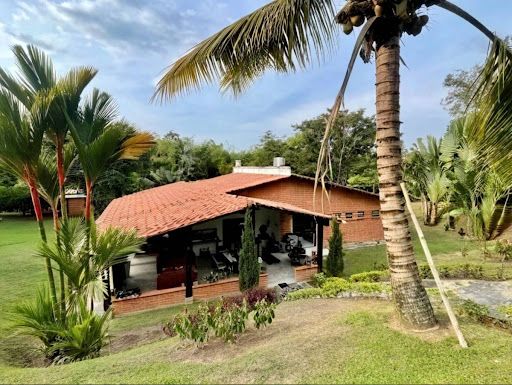Casa en venta Risaralda Pereira Pereira 350 m2 Habitaciones 3 Baños 3 Garajes 2 Precio $1800000000