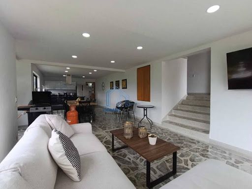 Casa en arriendo Antioquia Envigado Las Antillas 340 m2 Habitaciones 5 Baños 4 Garajes 5 Precio $12000000