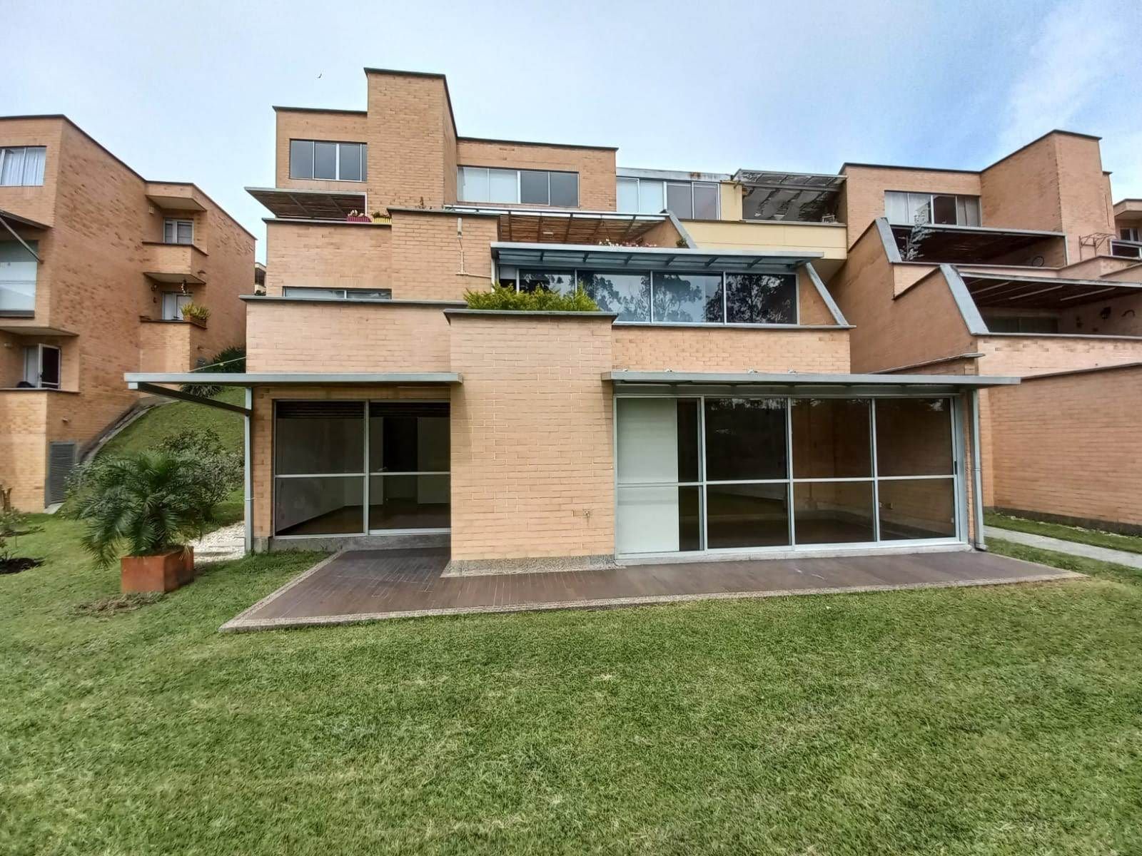 Apartamento en arriendo Antioquia El Retiro Cn El Campo 100 m2 Habitaciones 2 Baños 2 Garajes 2 Precio $4150000