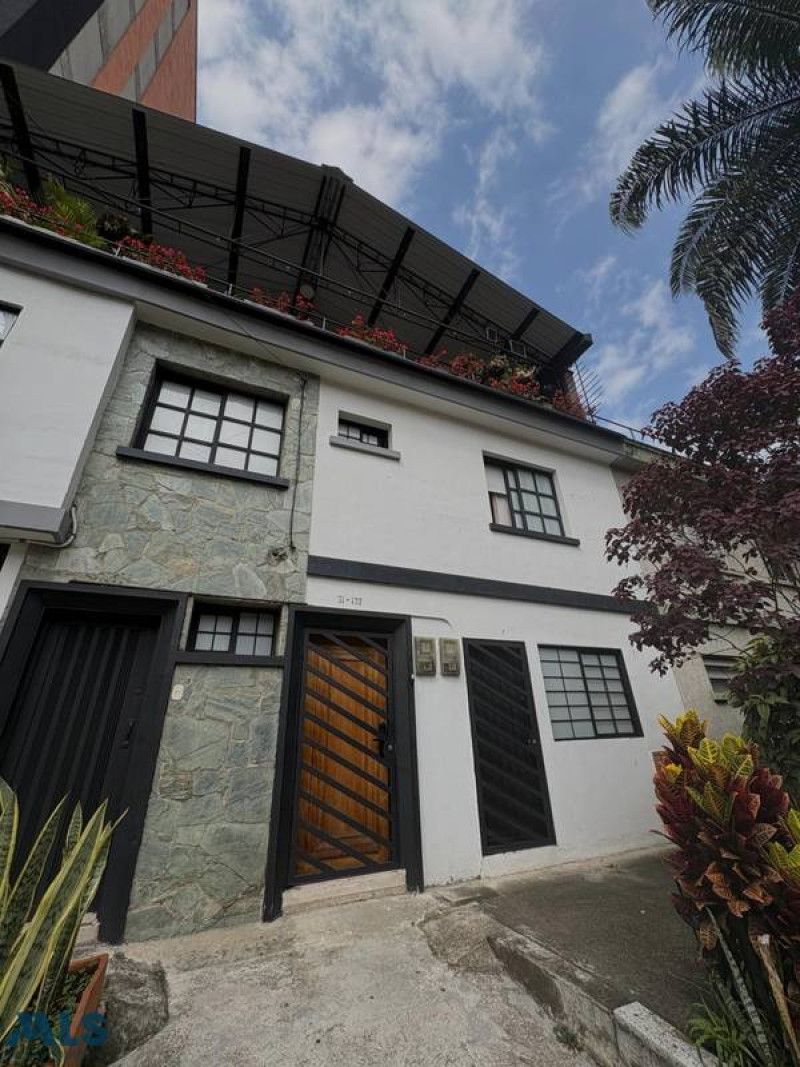 Casa en venta Antioquia Medellín Laureles 368 m2 Habitaciones 10 Baños 10 Garajes 10 Precio $2600000000