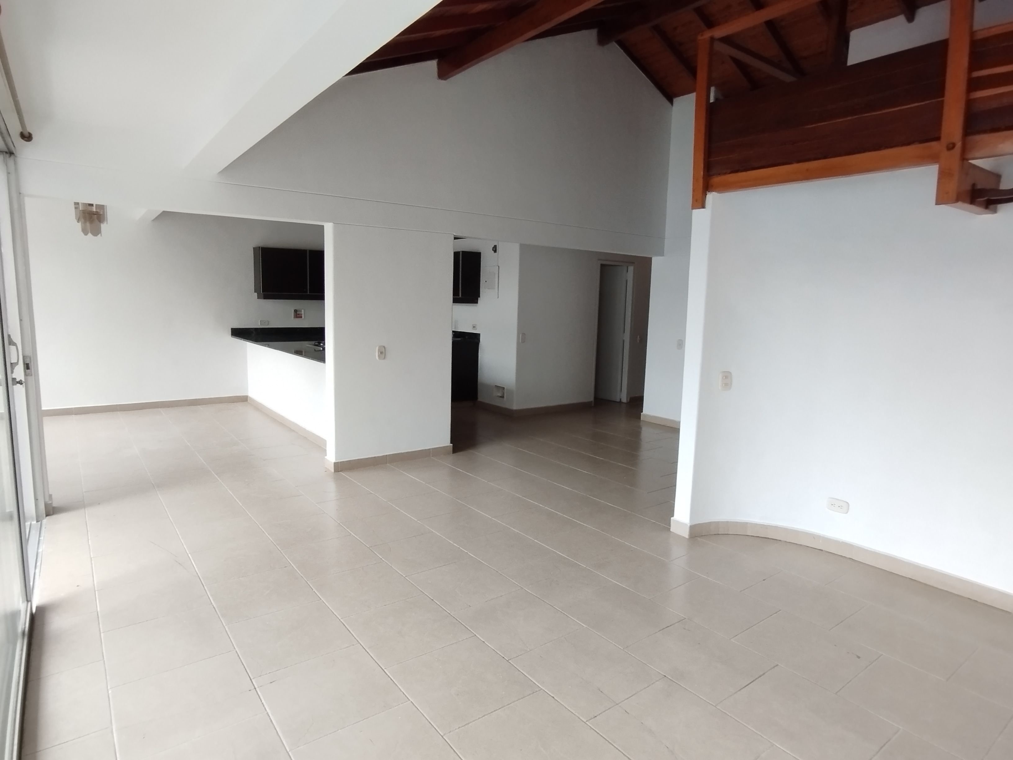 Casa en arriendo Antioquia Medellín Rosales 180 m2 Habitaciones 4 Baños 3 Garajes 1 Precio $4200000