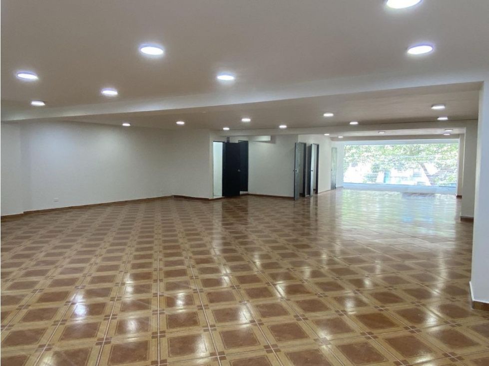 Local en arriendo Antioquia Envigado Jardines 200 m2 Habitaciones 0 Baños 2 Garajes 0 Precio $11000000
