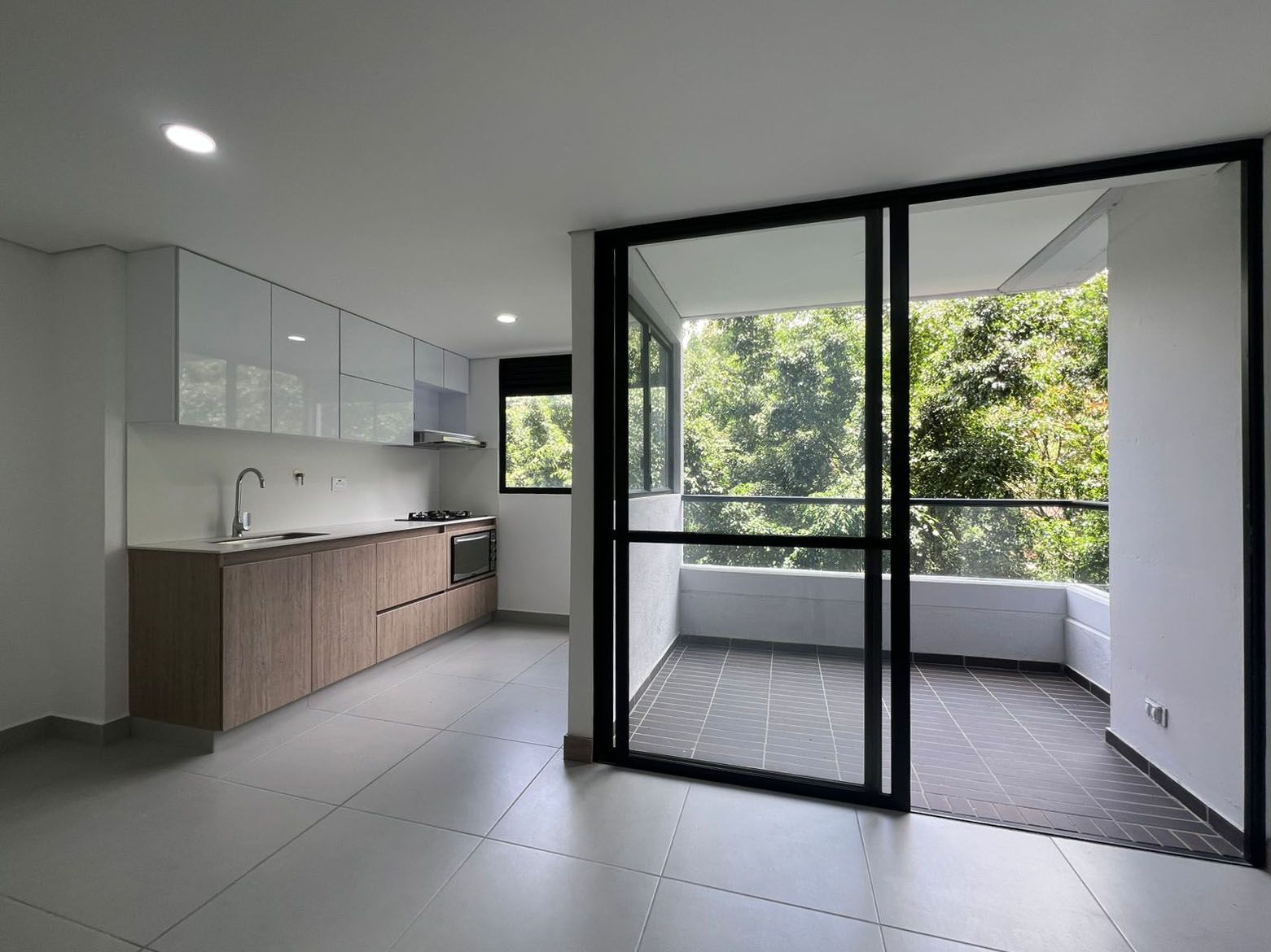 Apartamento en arriendo o venta Antioquia Envigado Trianon 78 m2 Habitaciones 2 Baños 3 Garajes 1 Precio venta $620000000 Precio arriendo $3450000