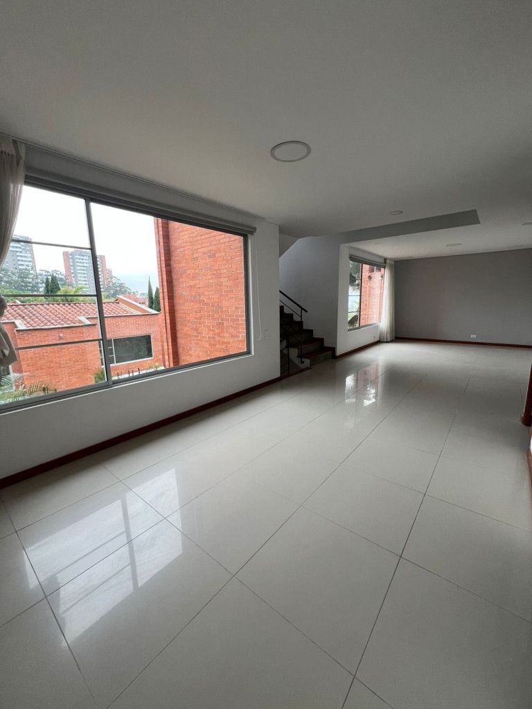 Casa en arriendo Antioquia Envigado Alcalá 265 m2 Habitaciones 4 Baños 5 Garajes 2 Precio $13500000