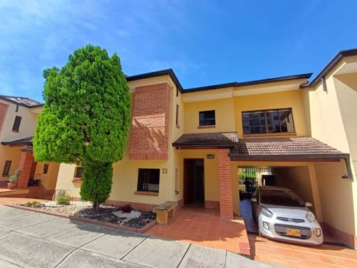 Casa en arriendo Santander Floridablanca Br Jardines Campestre 180 m2 Habitaciones 4 Baños 3 Garajes 2 Precio $5324000