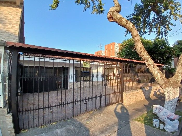 Casa en arriendo Valle Del Cauca Cali Santa Anita - La Selva 250 m2 Habitaciones 4 Baños 5 Garajes 4 Precio $3400000