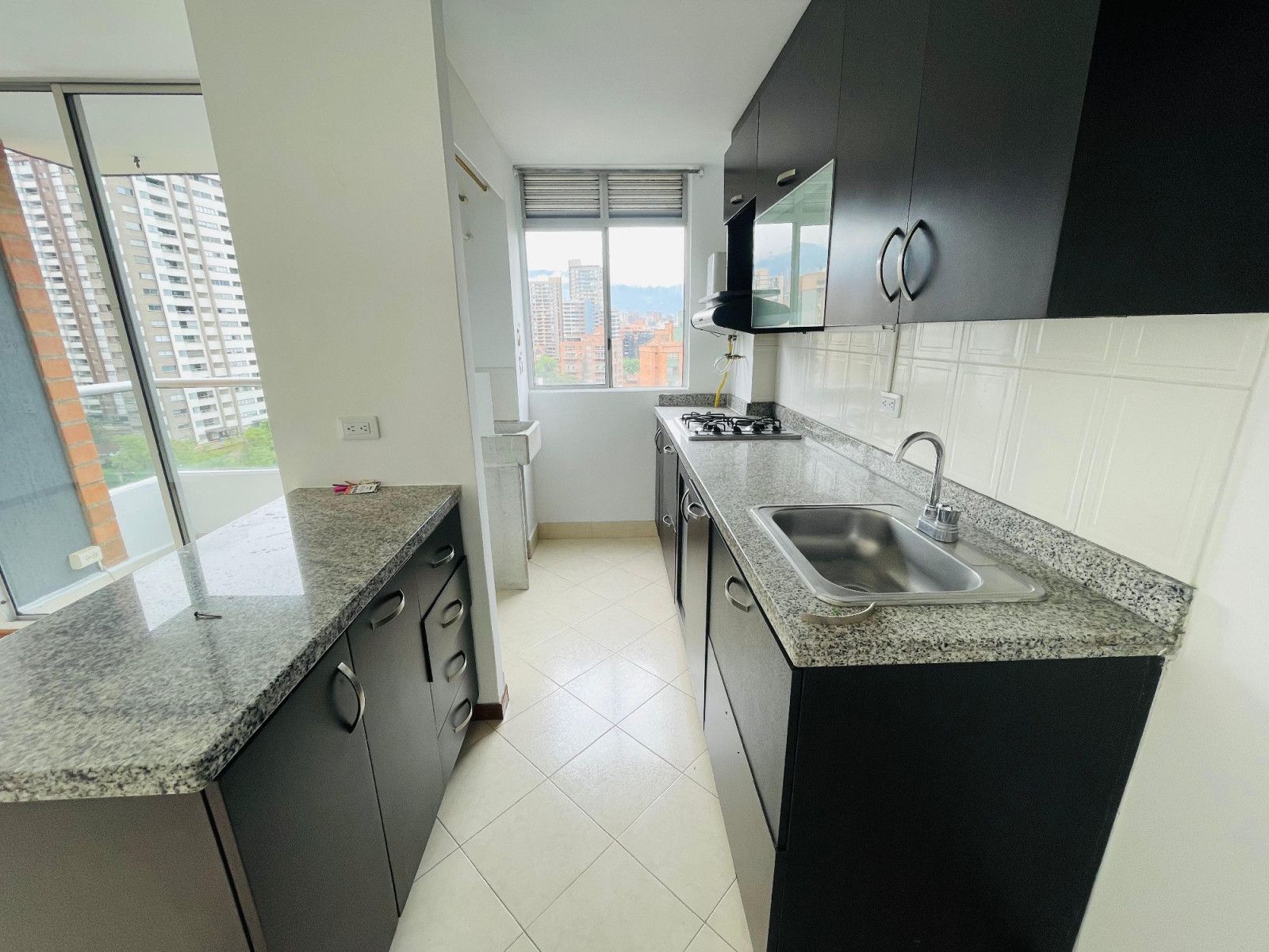 Apartamento en arriendo Antioquia Medellín Castropol 68 m2 Habitaciones 2 Baños 2 Garajes 1 Precio $3300000