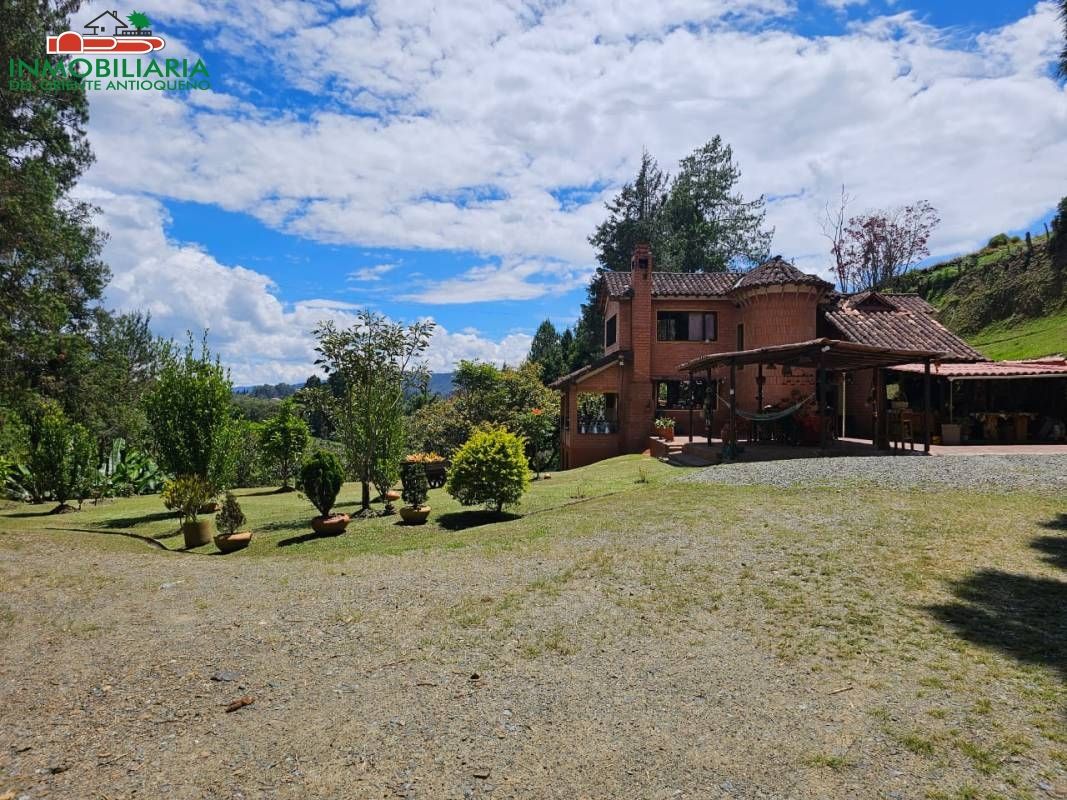 Finca en venta Antioquia Guarne Guarne 3000 m2 Habitaciones 4 Baños 4 Garajes 2 Precio $1950000000