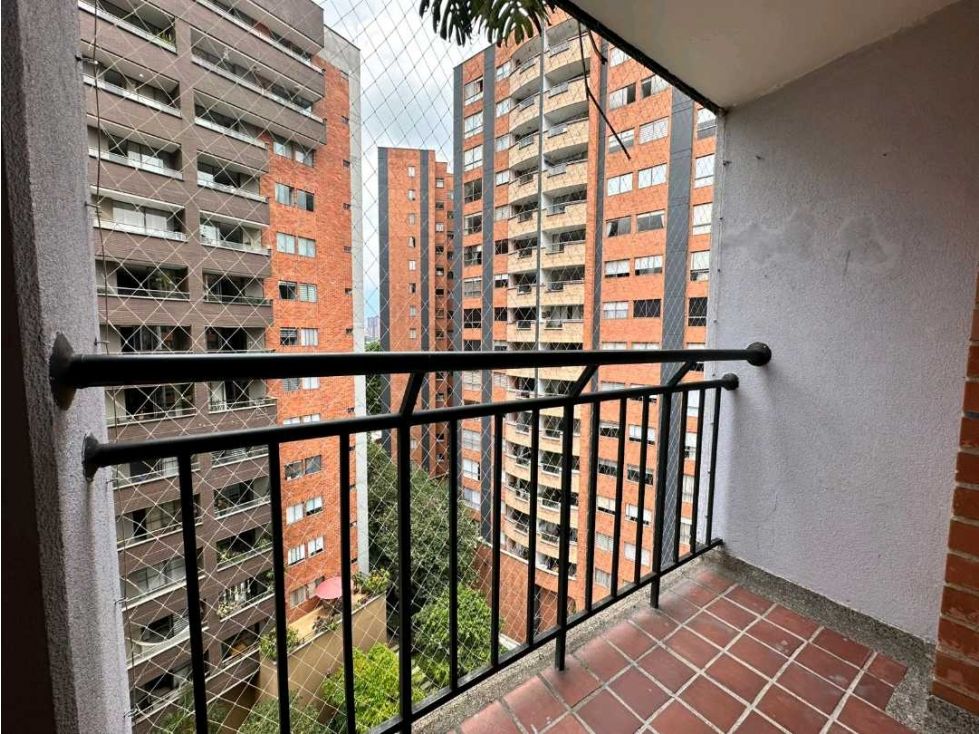 Apartamento en arriendo Antioquia Envigado Zona Centro 110 m2 Habitaciones 3 Baños 2 Garajes 1 Precio $4900000