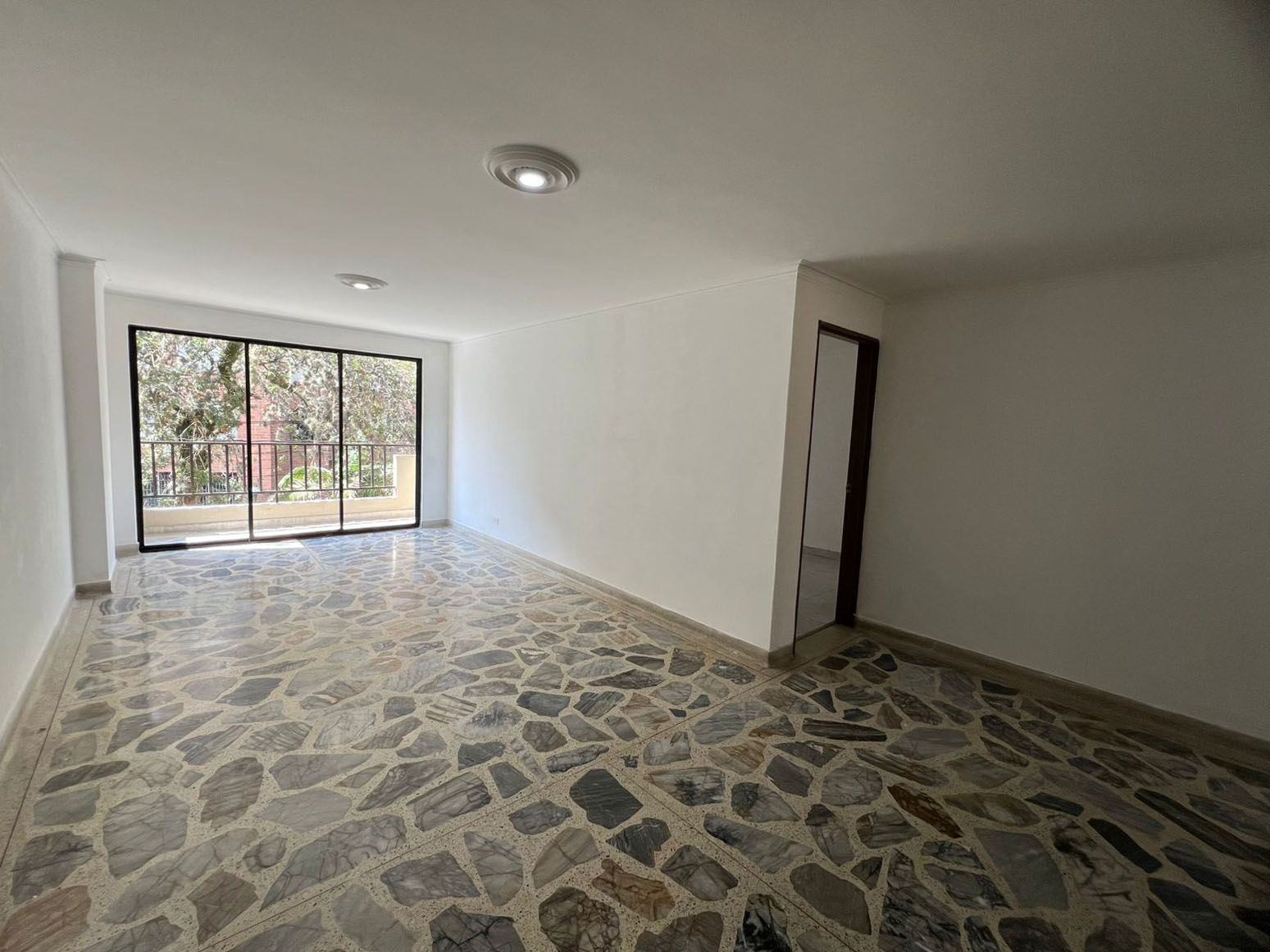 Apartamento en arriendo Antioquia Medellín Simon Bolivar 98 m2 Habitaciones 3 Baños 2 Garajes 1 Precio $3500000
