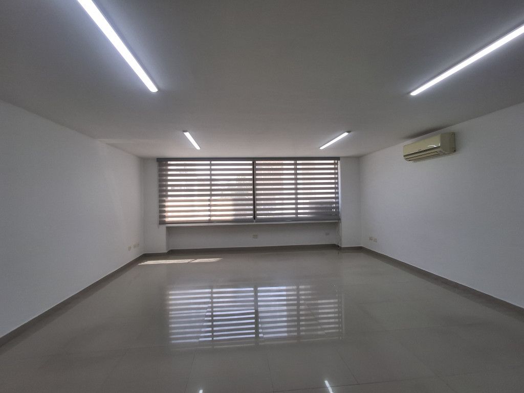 Oficina en arriendo Valle Del Cauca Cali San Vicente 42 m2 Habitaciones 0 Baños 1 Garajes 1 Precio $1900000