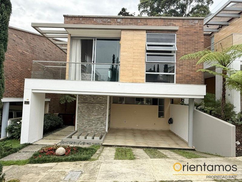 Casa en venta Antioquia Envigado Andalucía 276 m2 Habitaciones 3 Baños 4 Garajes 2 Precio $2250000000
