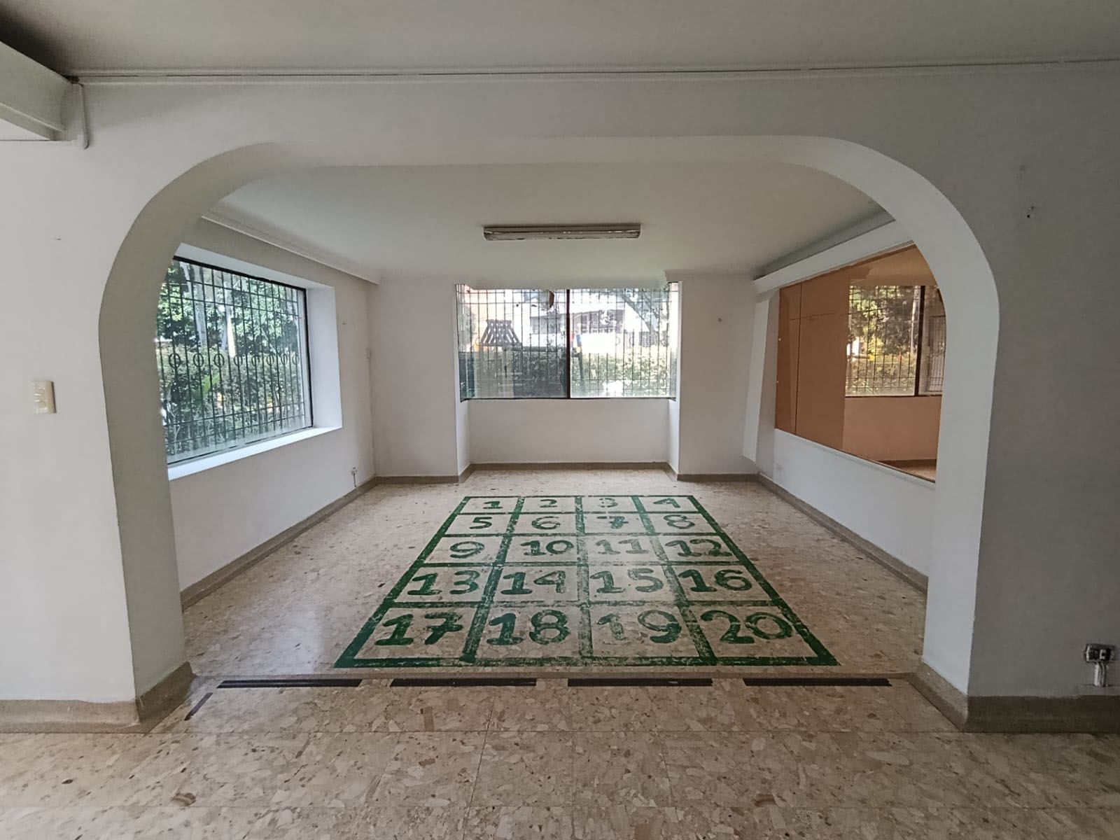 Oficina en arriendo o venta Antioquia Medellín Belen 300 m2 Habitaciones 0 Baños 4 Garajes 1 Precio venta $3090000000 Precio arriendo $11500000