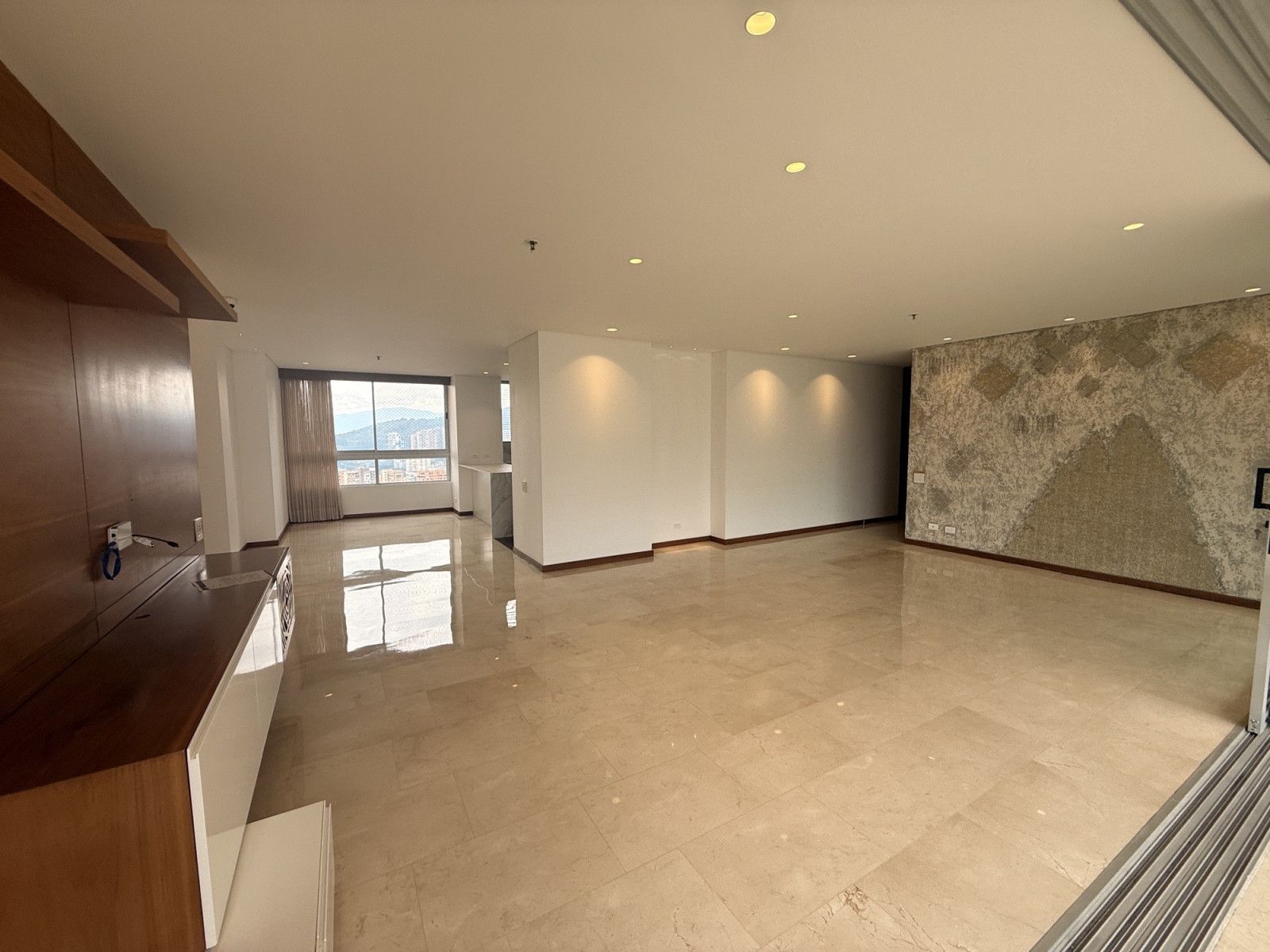 Apartamento en arriendo Antioquia Medellín El Tesoro 220 m2 Habitaciones 4 Baños 6 Garajes 3 Precio $16000000