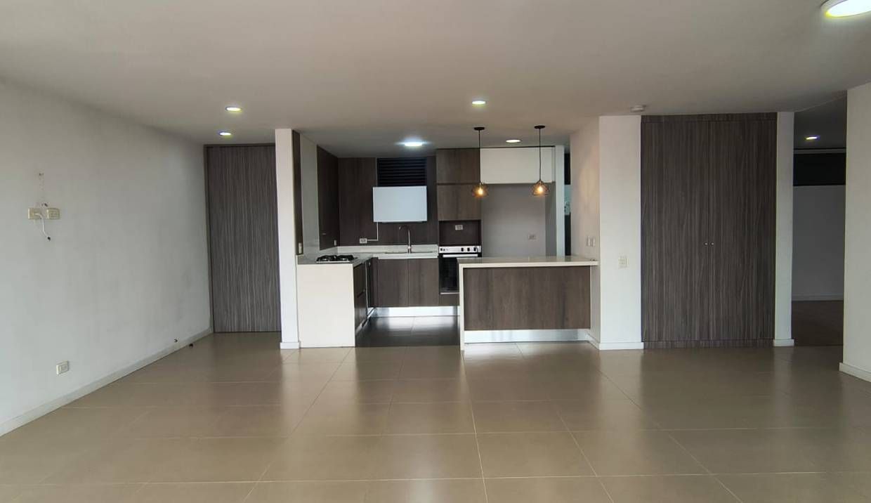 Apartamento en arriendo Antioquia Envigado Jardines 170 m2 Habitaciones 3 Baños 4 Garajes 0 Precio $8000000