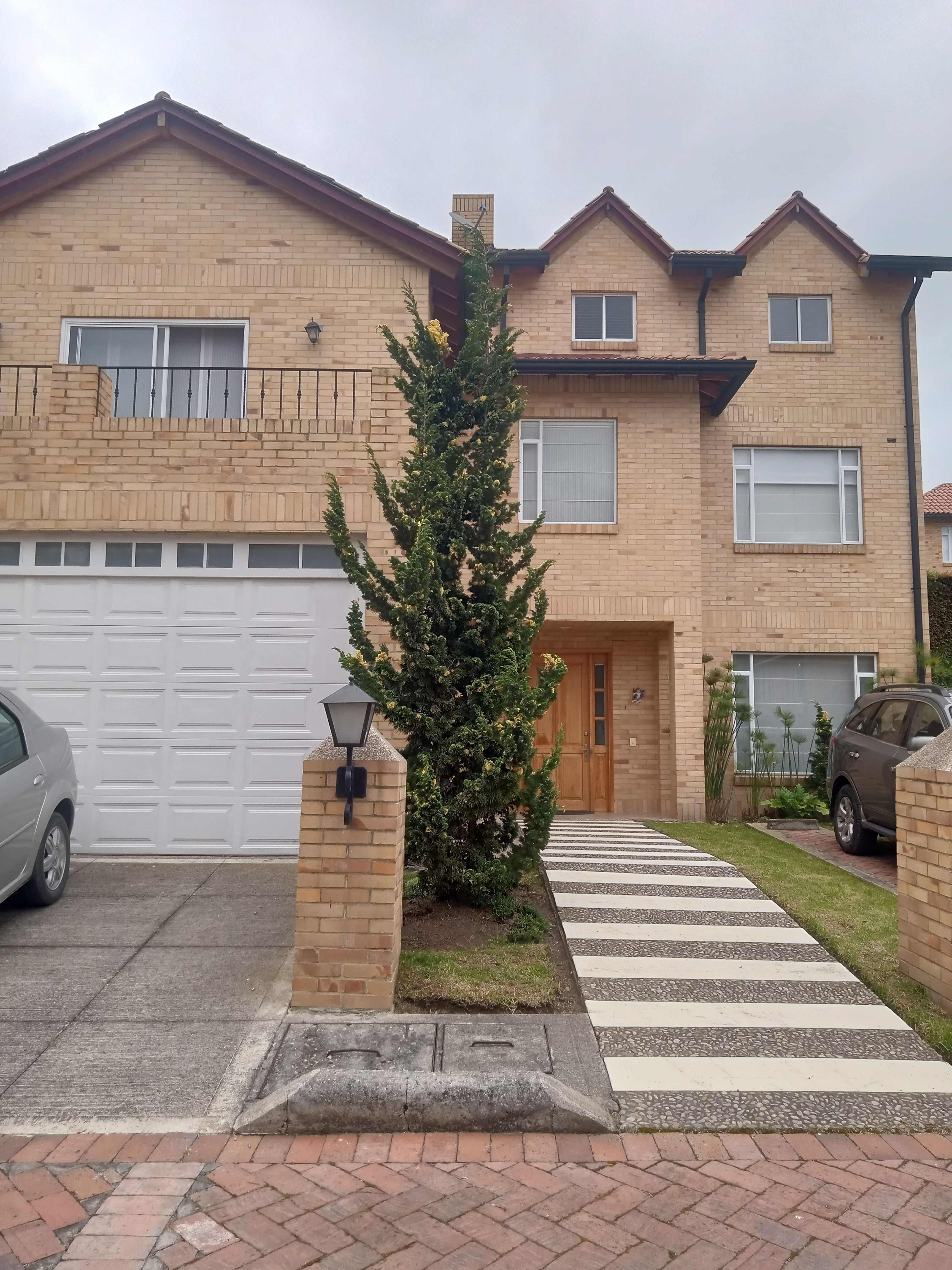 Casa en venta Cundinamarca Chía Cr Villa Laura 350 m2 Habitaciones 4 Baños 5 Garajes 5 Precio $2200000000