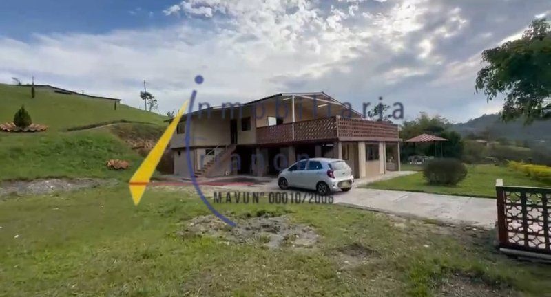 Finca en venta Antioquia Peñol Peñol 3000 m2 Habitaciones 6 Baños 3 Garajes 1 Precio $1500000000