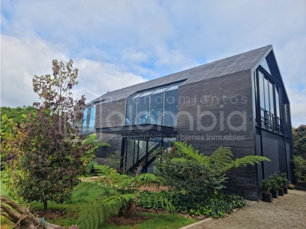 Casa en arriendo Antioquia Envigado Envigado 304 m2 Habitaciones 2 Baños 2 Garajes 6 Precio $19000000