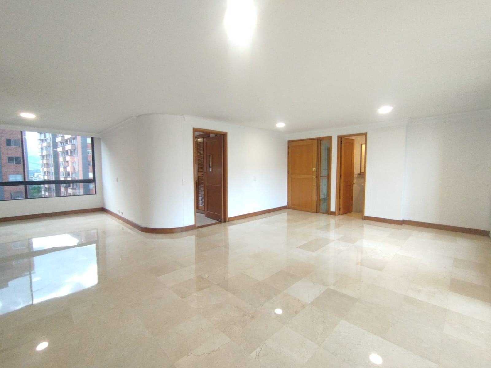 Apartamento en arriendo Antioquia Medellín Urbanizacion El Futuro 154 m2 Habitaciones 3 Baños 3 Garajes 1 Precio $5500000