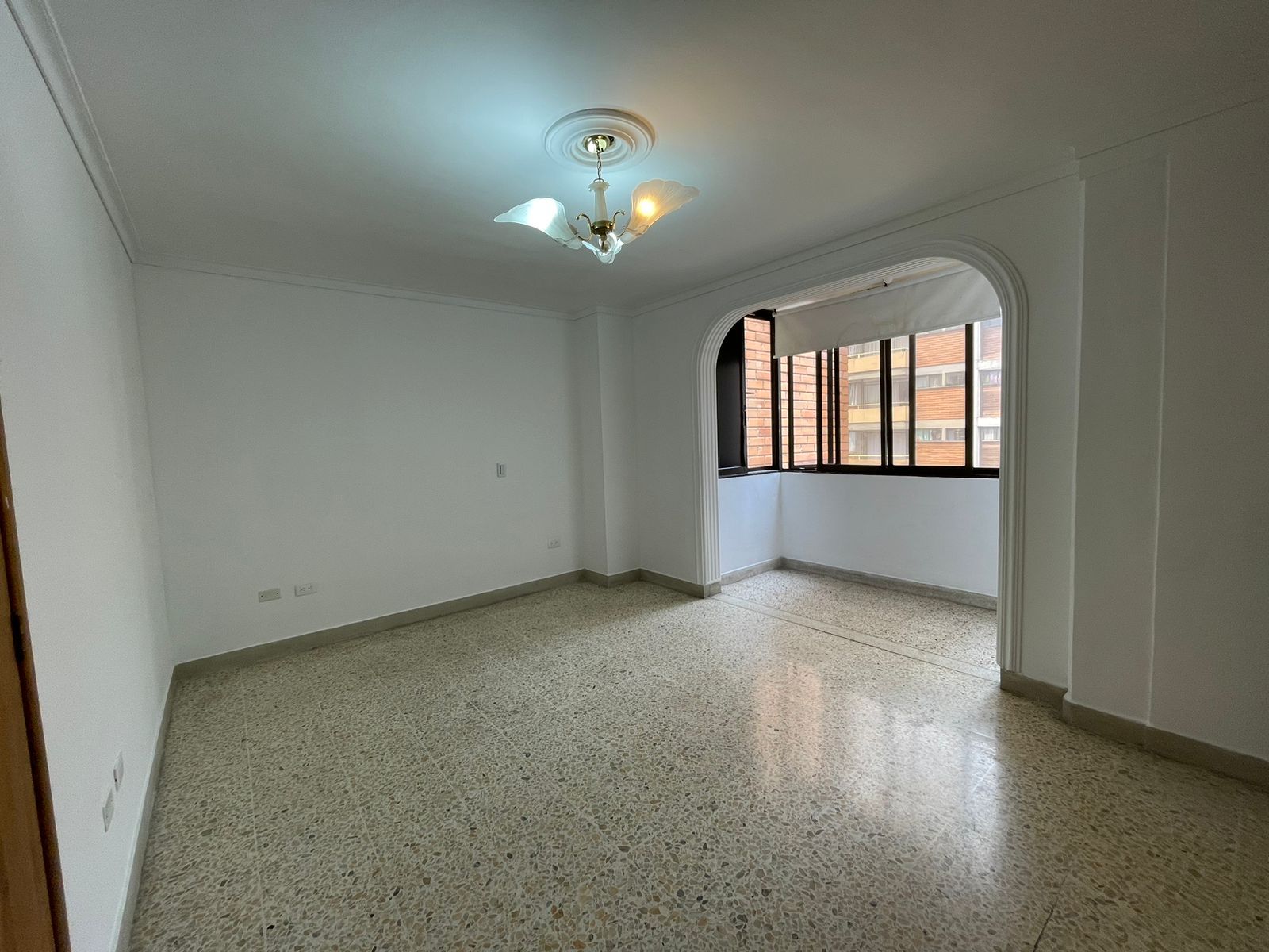 Casa en arriendo o venta Antioquia Medellín Calle Nueva 215 m2 Habitaciones 4 Baños 4 Garajes 1 Precio venta $810000000 Precio arriendo $4250000