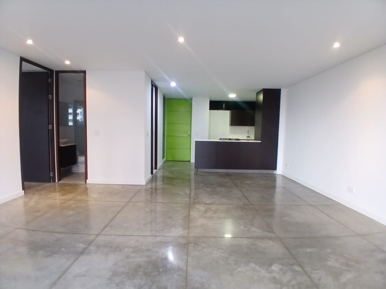 Apartaestudio en arriendo Antioquia Envigado La Pradera 70 m2 Habitaciones 1 Baños 2 Garajes 1 Precio $3600000